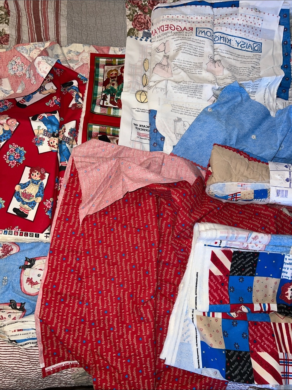 Huge Raggedy Ann & Andy Fabric quilting lot - Picture 1 of 10